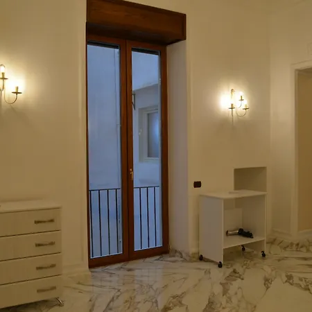 Domus Chiaia Apartment *